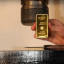 Гидравлический пресс против килограммового слитка золота