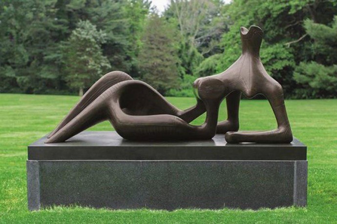 Скульптура «Полулежащая фигура»