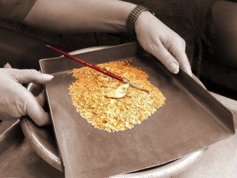 НБУ понизил курс золота до 343,6 тыс. гривен за 10 унций